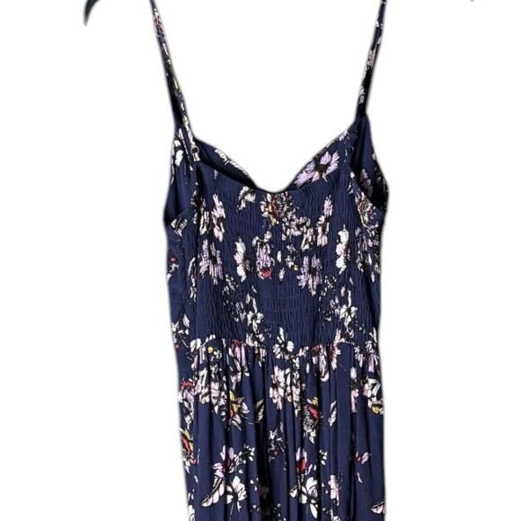 Elegant Purple Sleeveless Maxi Dress with Keyhole Front and Flattering - Picture 7 of 8